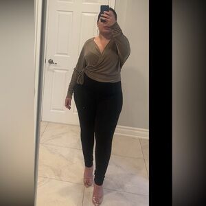 V Neck Knotted Crossover Crop Top